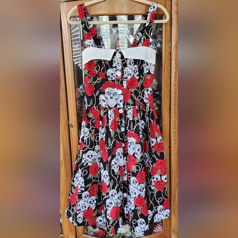 NWT Punkabilly Skull and Rose Dress Size M